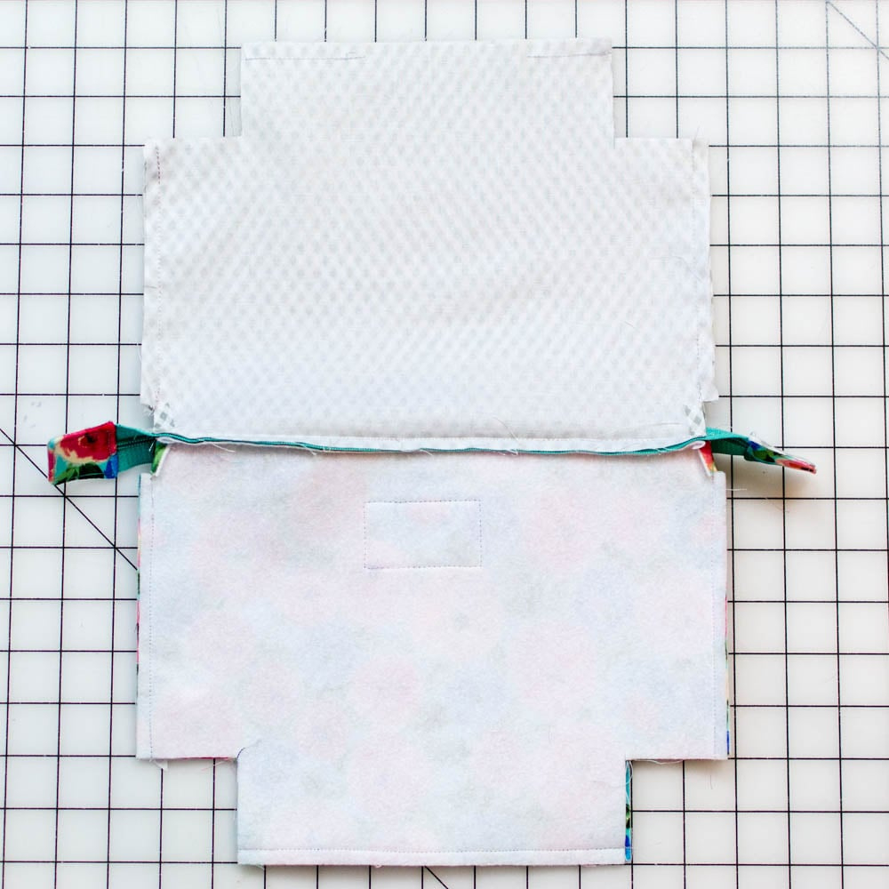 Cute Corners Diy Cosmetic Case {Free Sewing Pattern} with regard to Free Printable Pattern For Non Zipper Cosmetic Bags