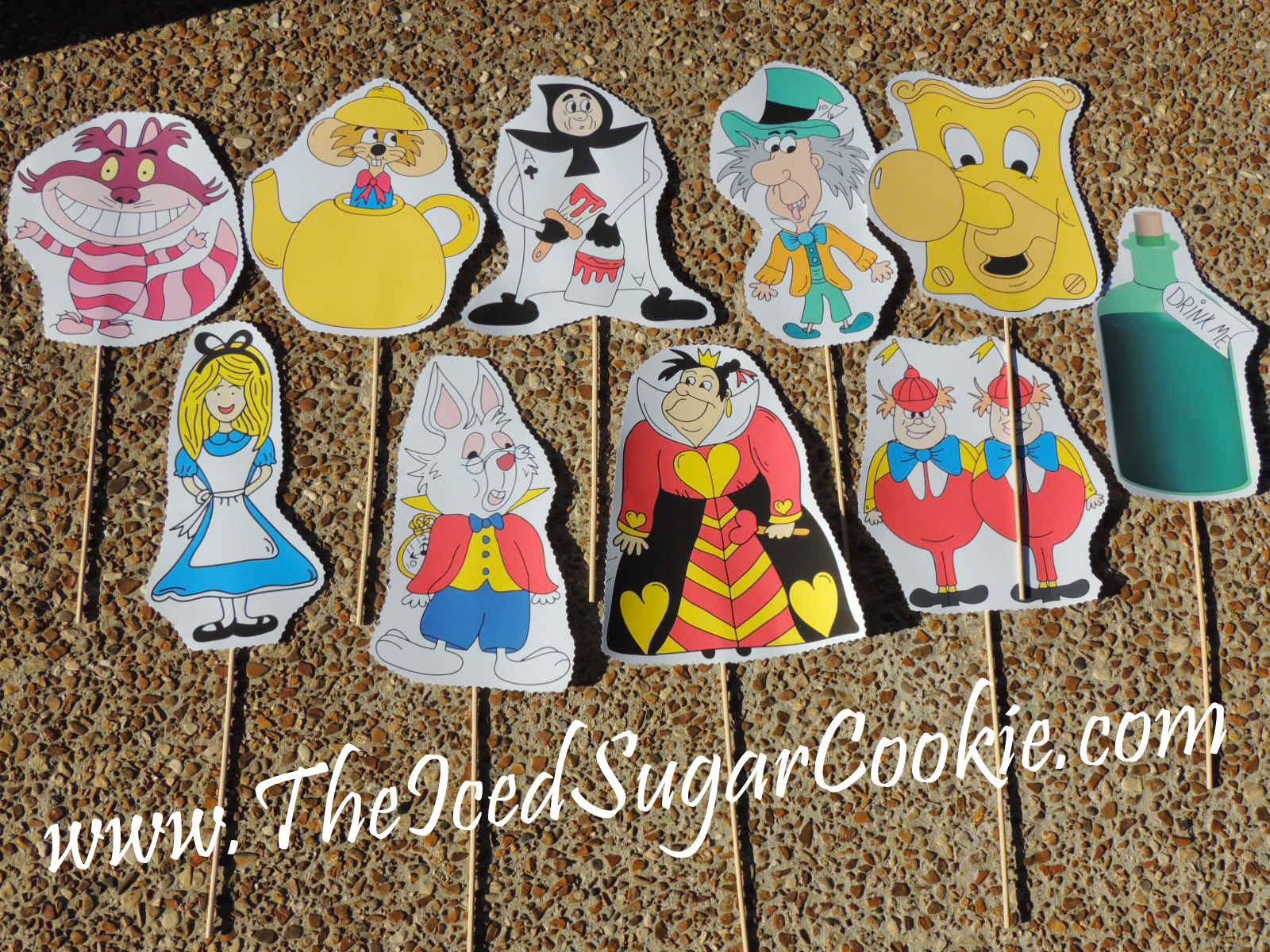 Diy Birthday Blog: Alice In Wonderland Photo Booth Props And in Free Alice in Wonderland Photo Booth Printables
