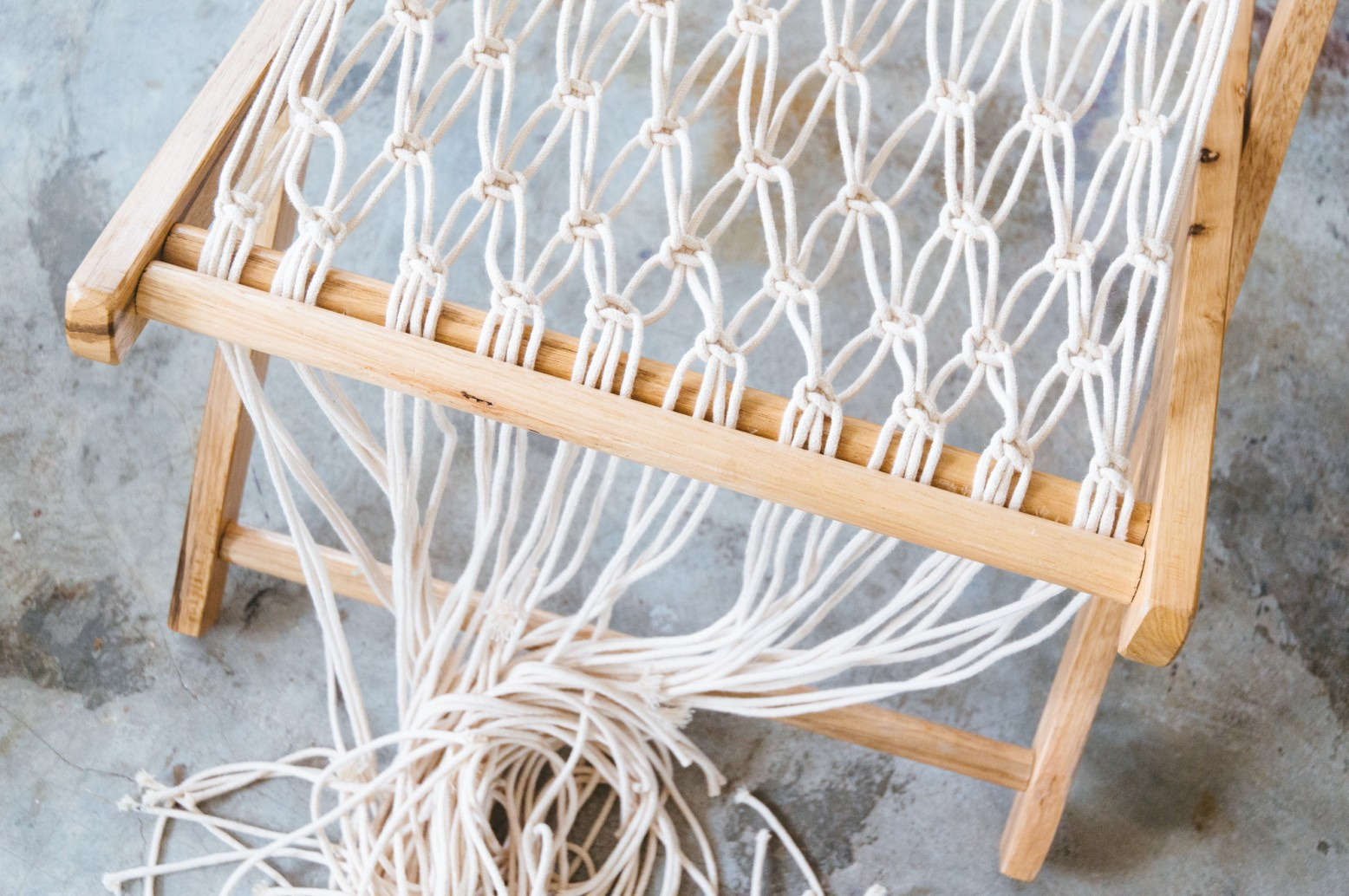Diy Macramé Deck Chair | Collective Gen inside Free Printable Macrame Chair Patterns