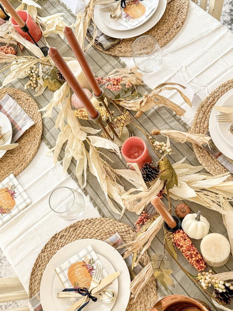 Stylish Thanksgiving Table Settings &amp;amp; Free Printable Place Cards throughout Printable Thanksgiving Table Decorations